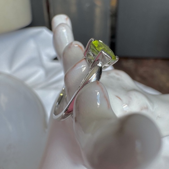 10KWG Fancy Cut Peridot Octagon Ring - Picture 3 of 9